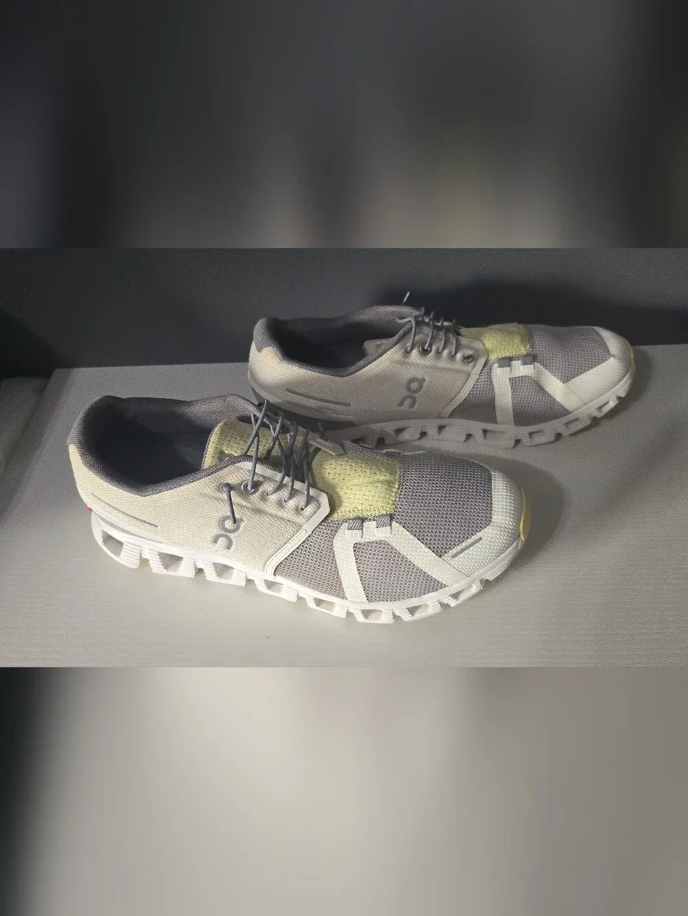 On Running Cloud 5 Push shoes in the Undyed White/Glacier